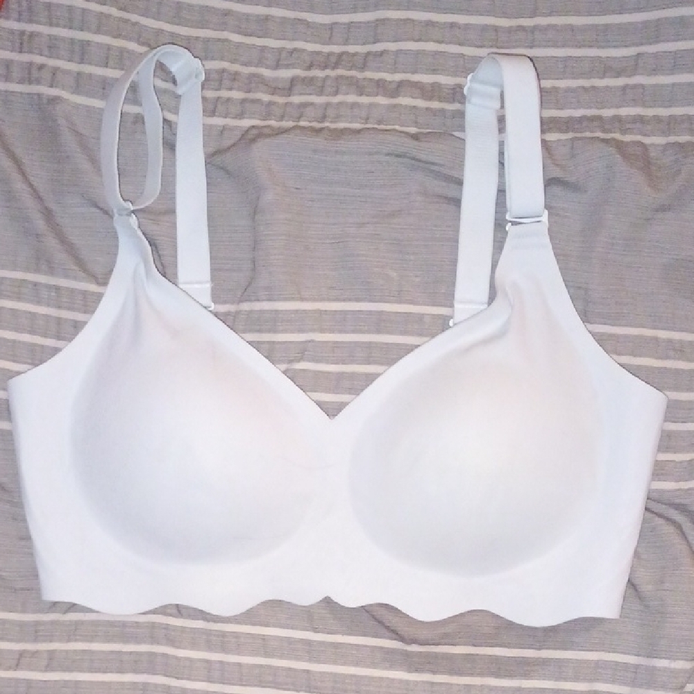 Women's White Seamless Bra